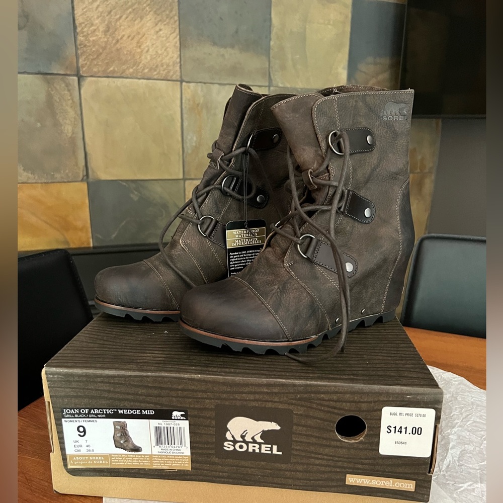 SOLD Sorel Joan of Arctic Wedge Boots Sz 9